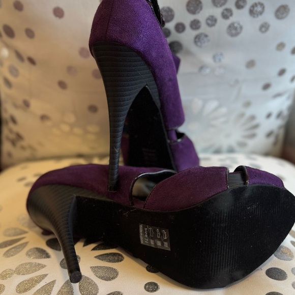 MICHAEL ANTONIO Sexy Stiletto Suede Cutout Bootie Heels - Picture 3 of 6